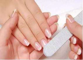 女幼师滑雪断指赖美甲？不当美甲存在这些隐患