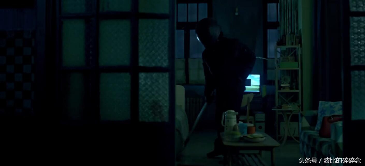 图解电影|《捉迷藏》,头盔,雨伞,烂尾楼,谁是凶手?