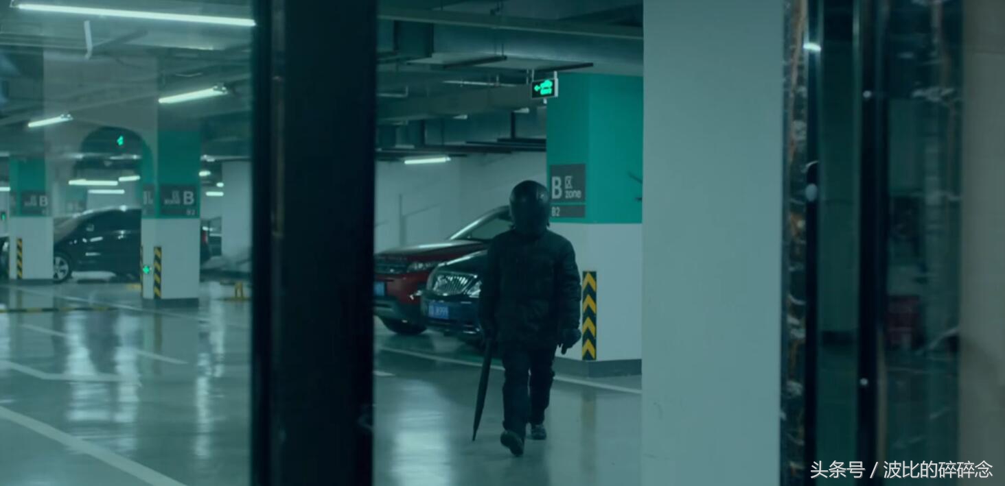 图解电影|《捉迷藏》,头盔,雨伞,烂尾楼,谁是凶手?