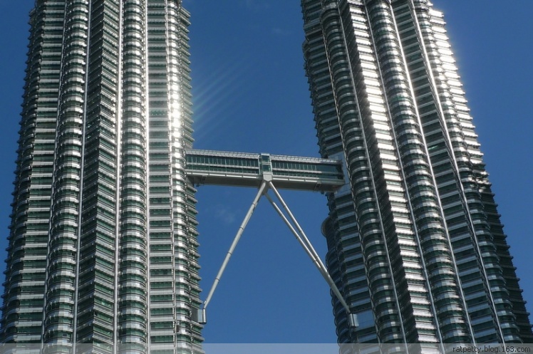 吉隆坡双子塔（每座城市都有地标建筑，吉隆坡双子塔的地标含义最让人叹服）