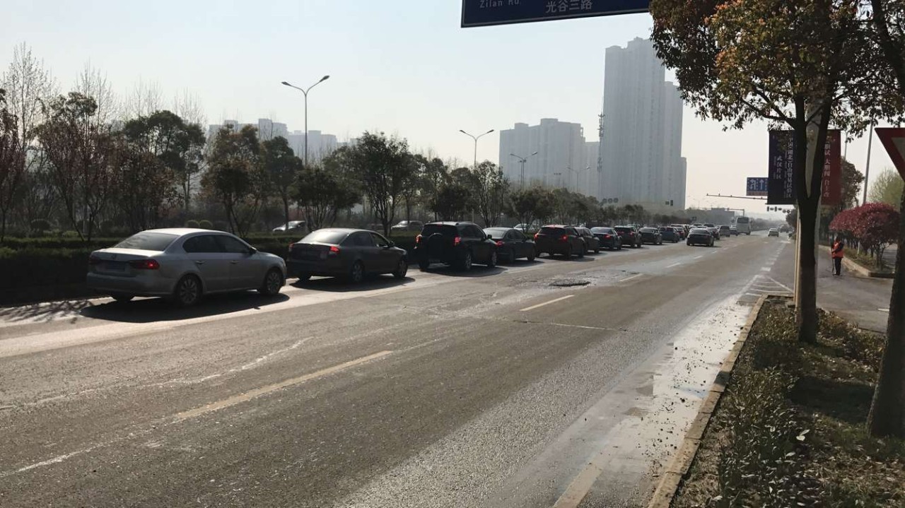 今天，武汉全城告急！火车站、地铁、马路都被堵爆了……