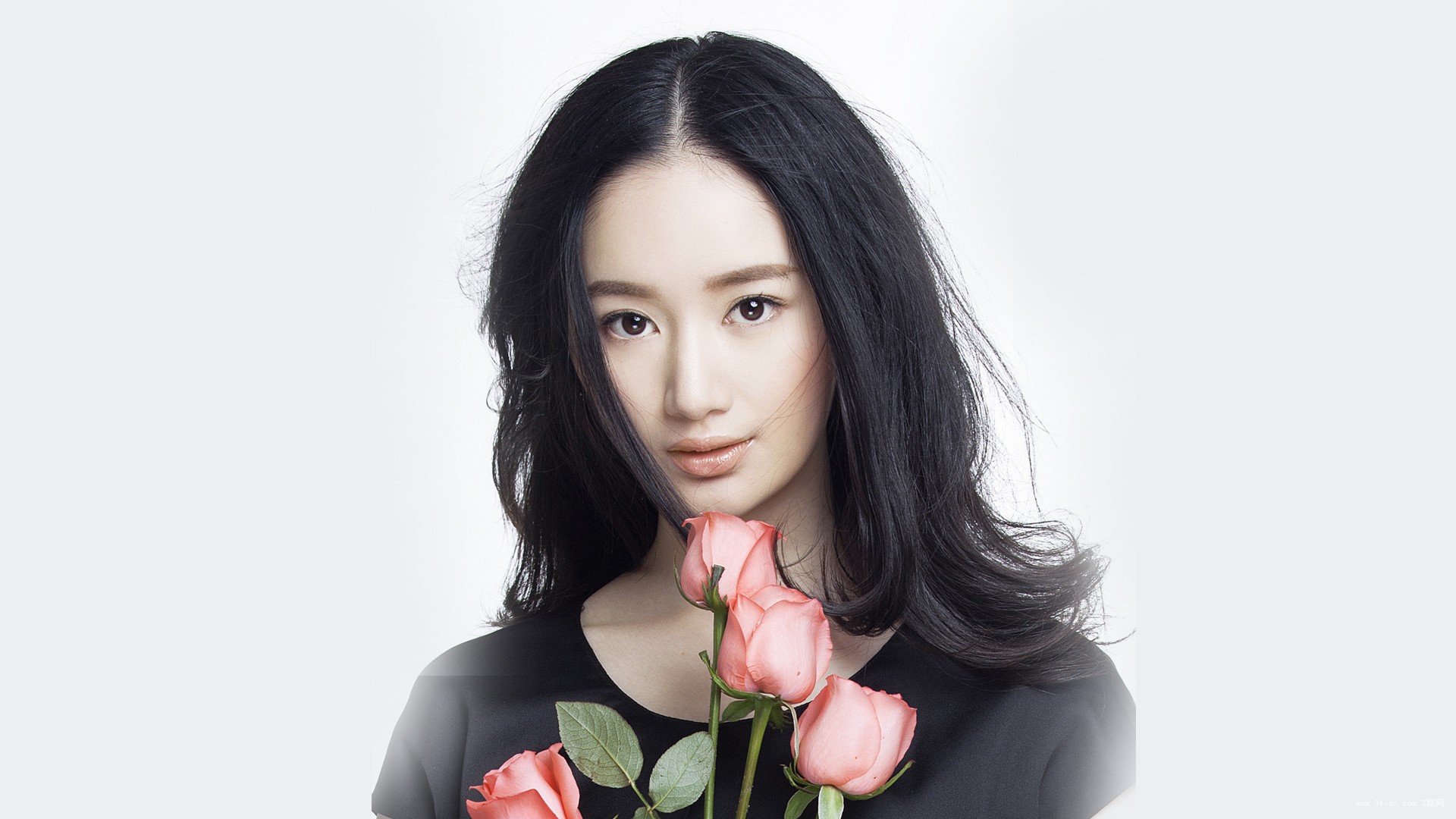 手臂上有这3种痣的人,好运连连,富贵一生