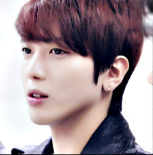 大致意思,大概是有了这个泪痣以后,一辈子大概都要流泪受苦,尤其可能