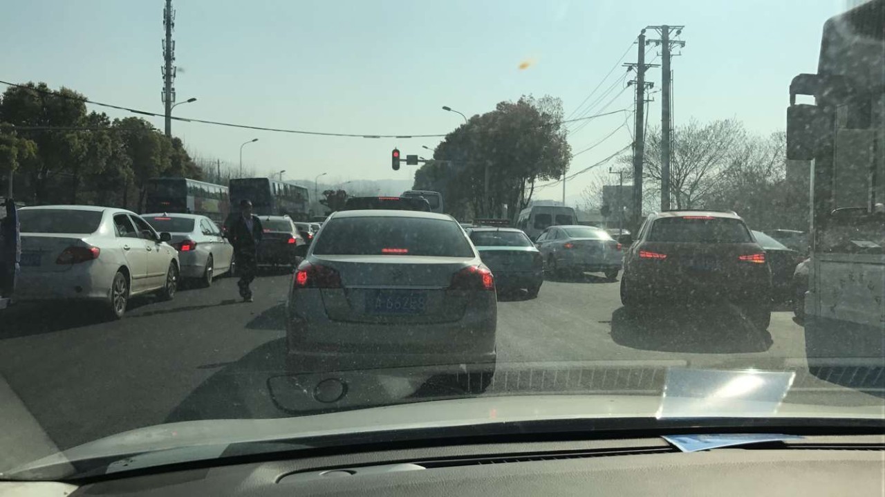 今天,武汉全城告急!火车站、地铁、马路都被堵爆了……