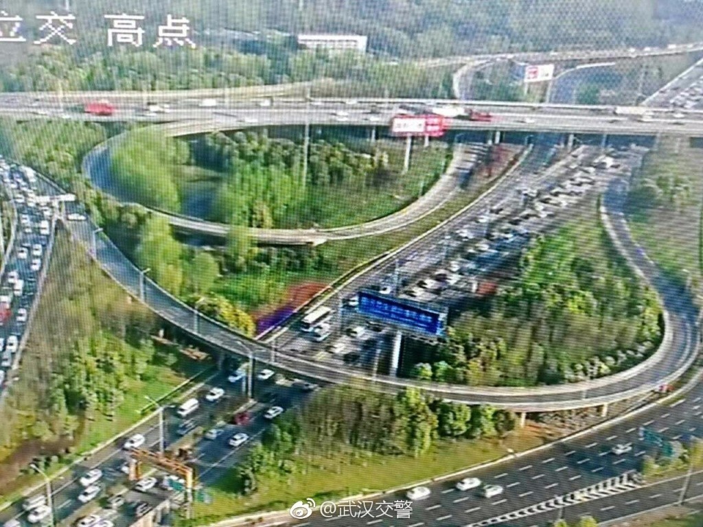 今天，武汉全城告急！火车站、地铁、马路都被堵爆了……