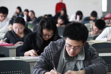 抽空把大学上了，成人高考是捷径