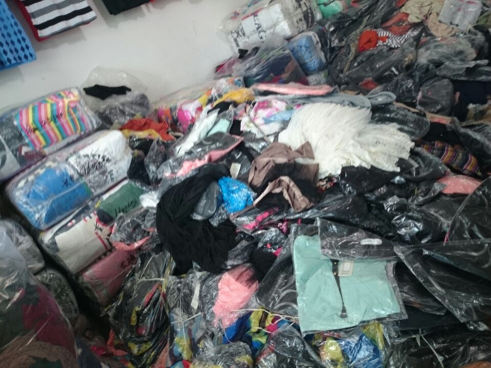 服装店甩卖清仓广告语