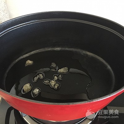栗子雞的做法,栗子雞的做法大全家常視頻
