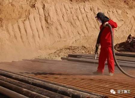 常见的建筑钢筋除锈有3种方法，不过除完锈一定不要忘记做这件事