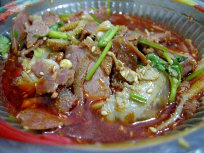 河南90后小夫妻辭職經營夫妻肺片店 日賣一百多斤 兩個月回本