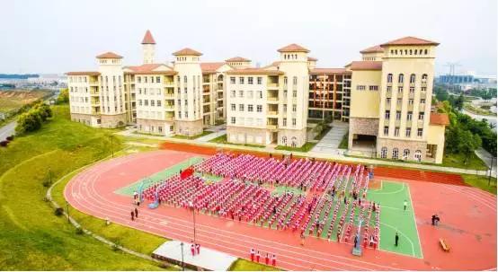 广外附设肇庆外校这所广外外校姊妹校，要忽略“肇庆”二字来看