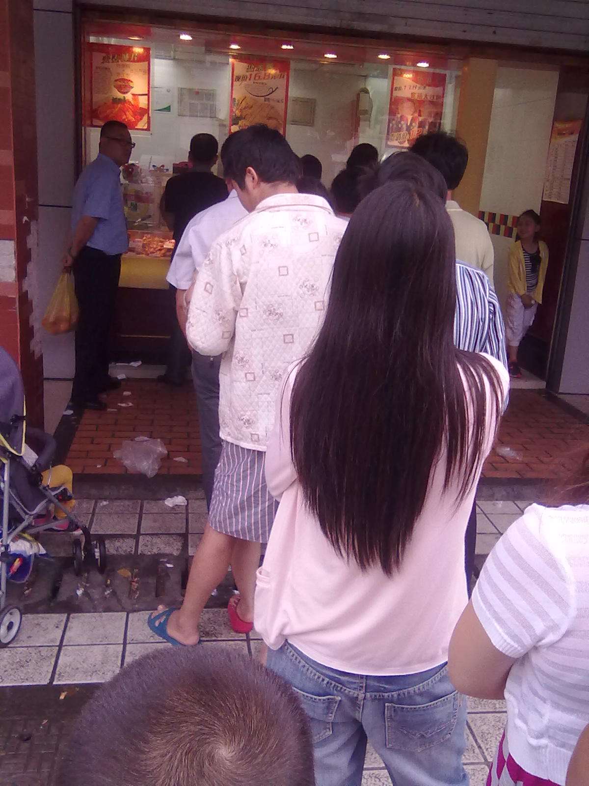 河南90后小夫妻辭職經營夫妻肺片店 日賣一百多斤 兩個月回本