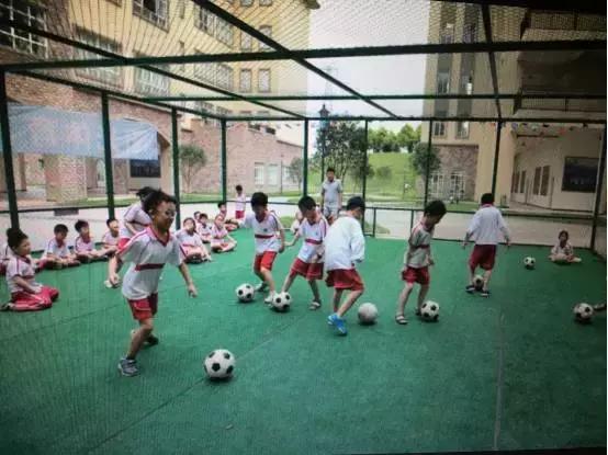 广外附设肇庆外校这所广外外校姊妹校，要忽略“肇庆”二字来看