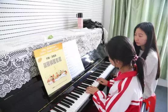 广外附设肇庆外校这所广外外校姊妹校，要忽略“肇庆”二字来看