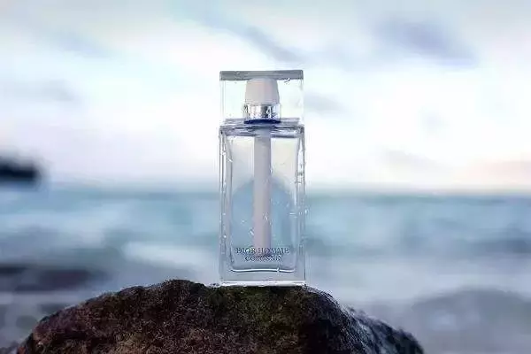 清淡不寡淡——那些中性撩人的香水！