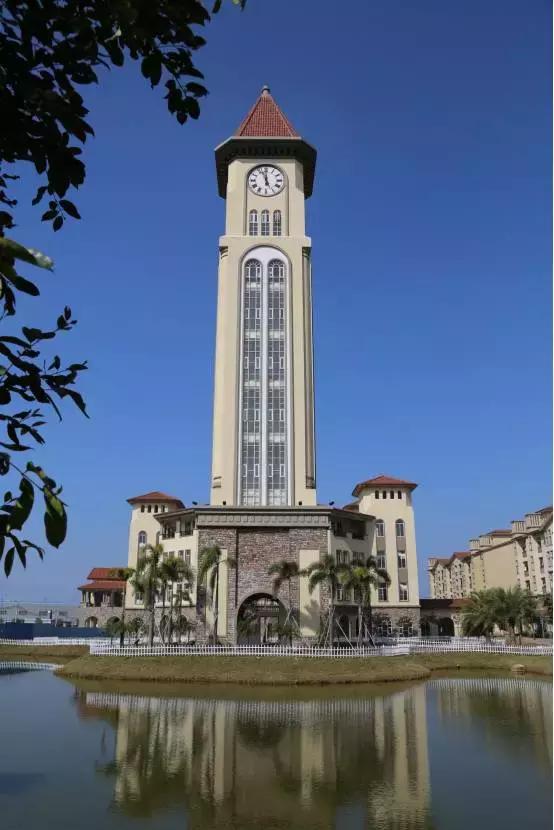 广外附设肇庆外校这所广外外校姊妹校，要忽略“肇庆”二字来看