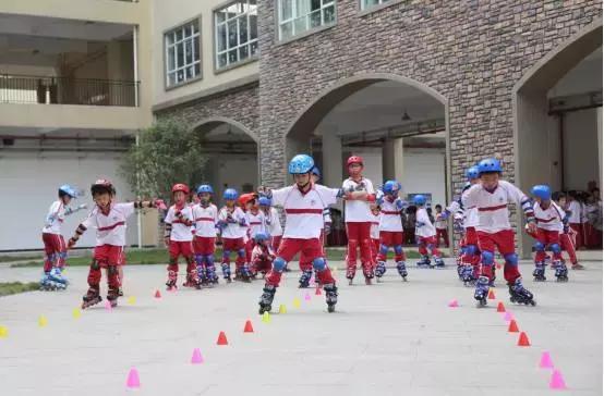 广外附设肇庆外校这所广外外校姊妹校，要忽略“肇庆”二字来看