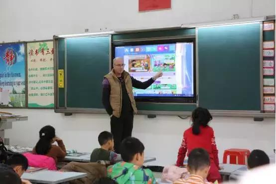 广外附设肇庆外校这所广外外校姊妹校，要忽略“肇庆”二字来看