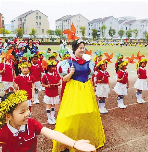 哆啦a梦、白雪公主、蓝精灵纷纷现身杭州小学运动会