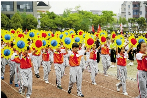 哆啦a梦、白雪公主、蓝精灵纷纷现身杭州小学运动会