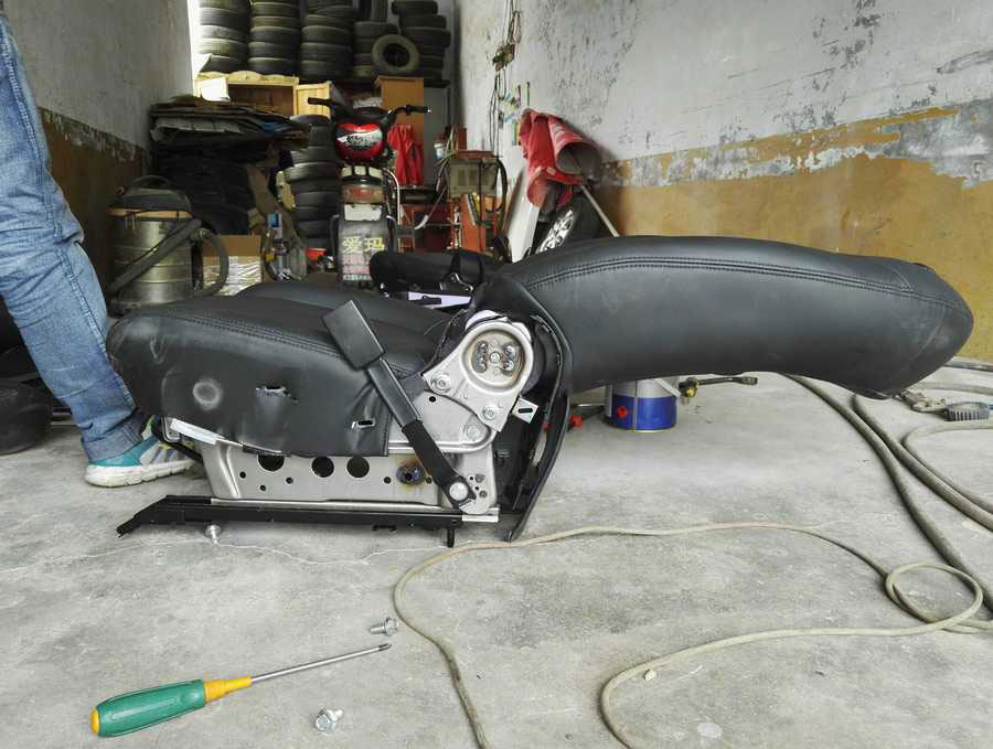 日产轩逸改装床车 就差一位女朋友了