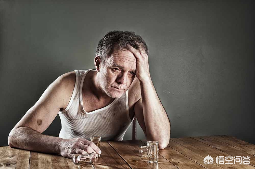 曹操说:何以解忧唯有杜康,李白说:举杯消愁愁更愁,谁说的对?