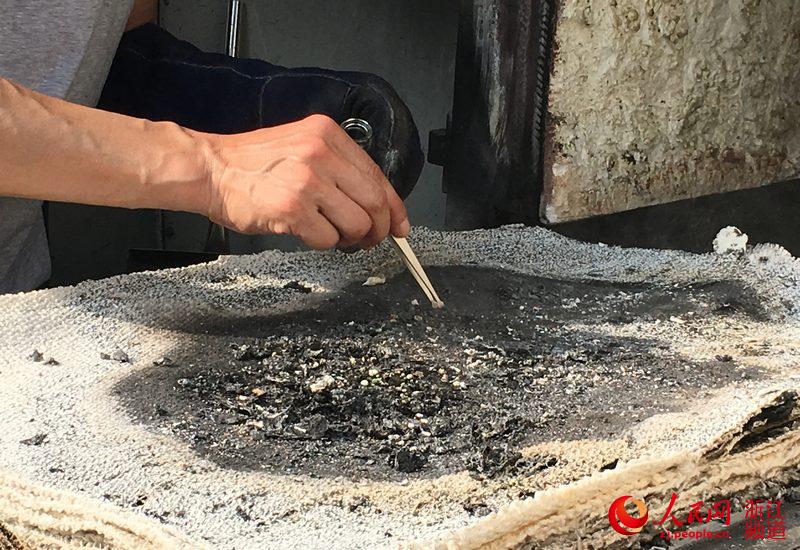 本网记者体验360行之「224」宠物“送别”师