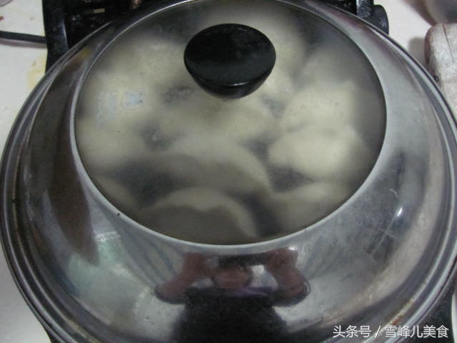 自己做雪花底鍋貼，簡單零失敗，一招教會你全家都愛吃