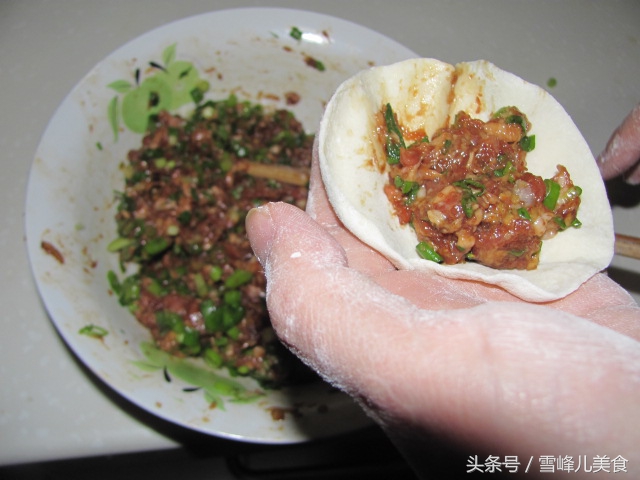 自己做雪花底鍋貼，簡單零失敗，一招教會你全家都愛吃