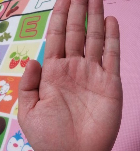 有富贵根基,掌心凹聚财旺运旺的手相