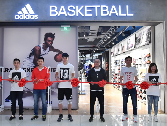 cba的店在哪里(又是成都！继AJ之后，中国最大ADIDAS篮球专营店在此落户)