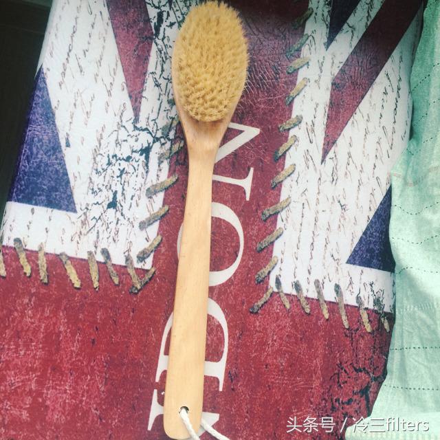 消灭背后胸前痘痘全攻略 一个月让你完美穿起露背装