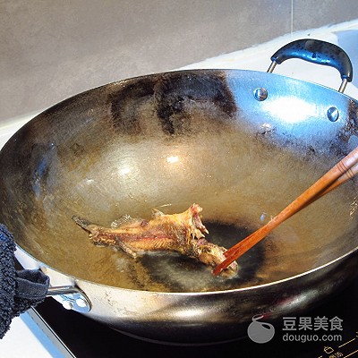 黄丫头炖豆腐的做法（教你制作好吃的黄丫头炖豆腐）