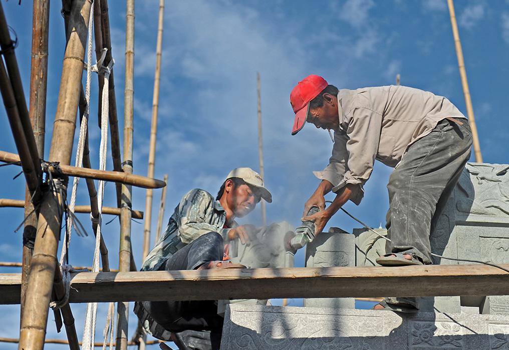 成都建筑木工招聘（建筑工人工资）