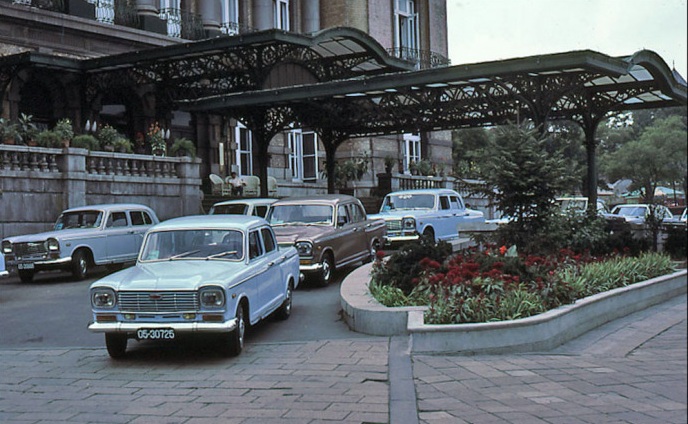 中国80年代汽车的一组老照片,当年的"奢侈品"