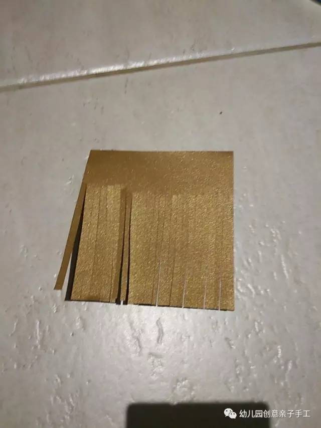 幼儿园废物利用手工：纸皮箱与盒子，变身小汽车等逗笑小孩