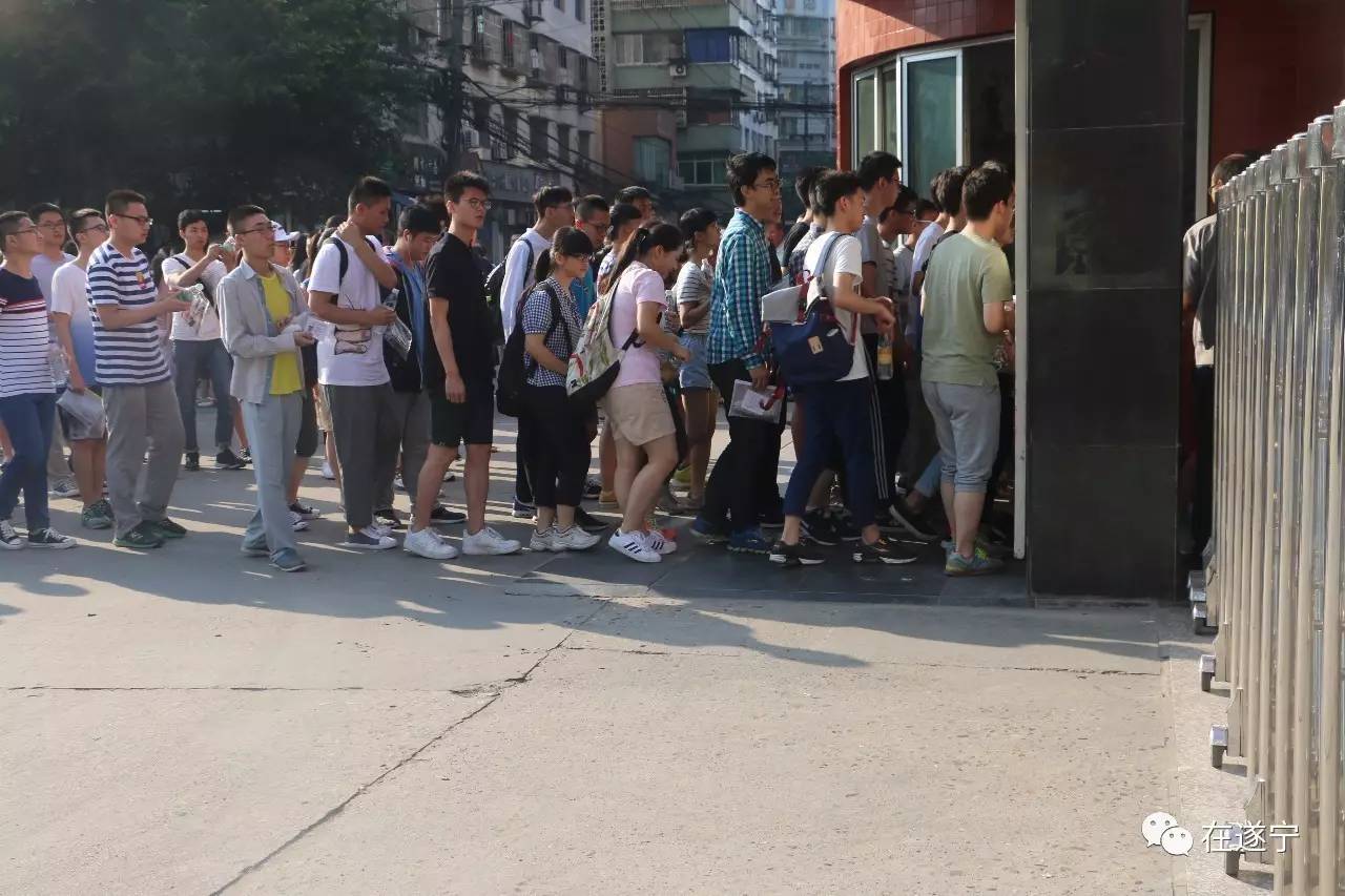 高考首日！2017遂宁高考现场有这些暖心故事！考生们，加油！