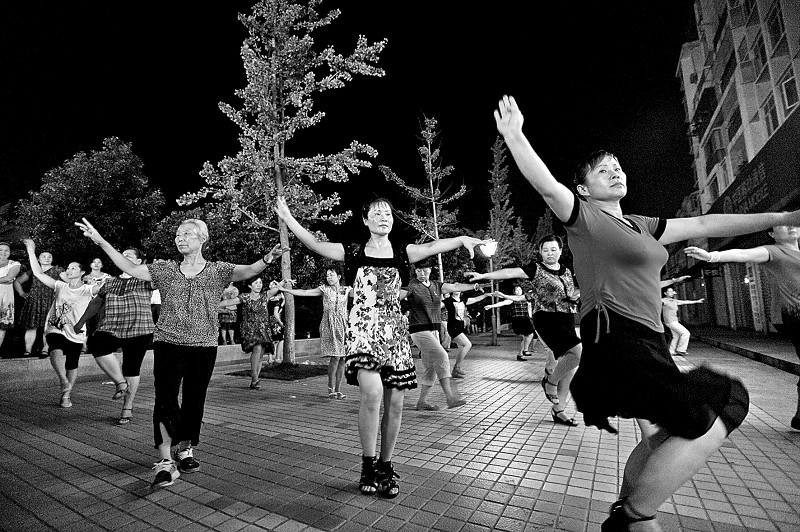 王俊凯高考粉丝疯狂陪复习，还是珠海的交警蜀黍最给力！