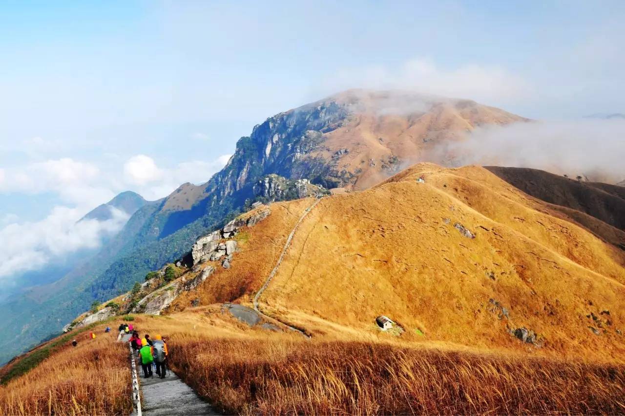 自驾江西10条顶级线路，南昌出发在赣鄱大地的青山绿水间驰骋！