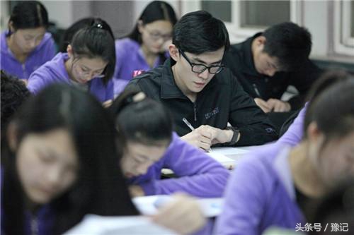 高考40年：五个不同年代河南考生的亲身经历 | 豫记