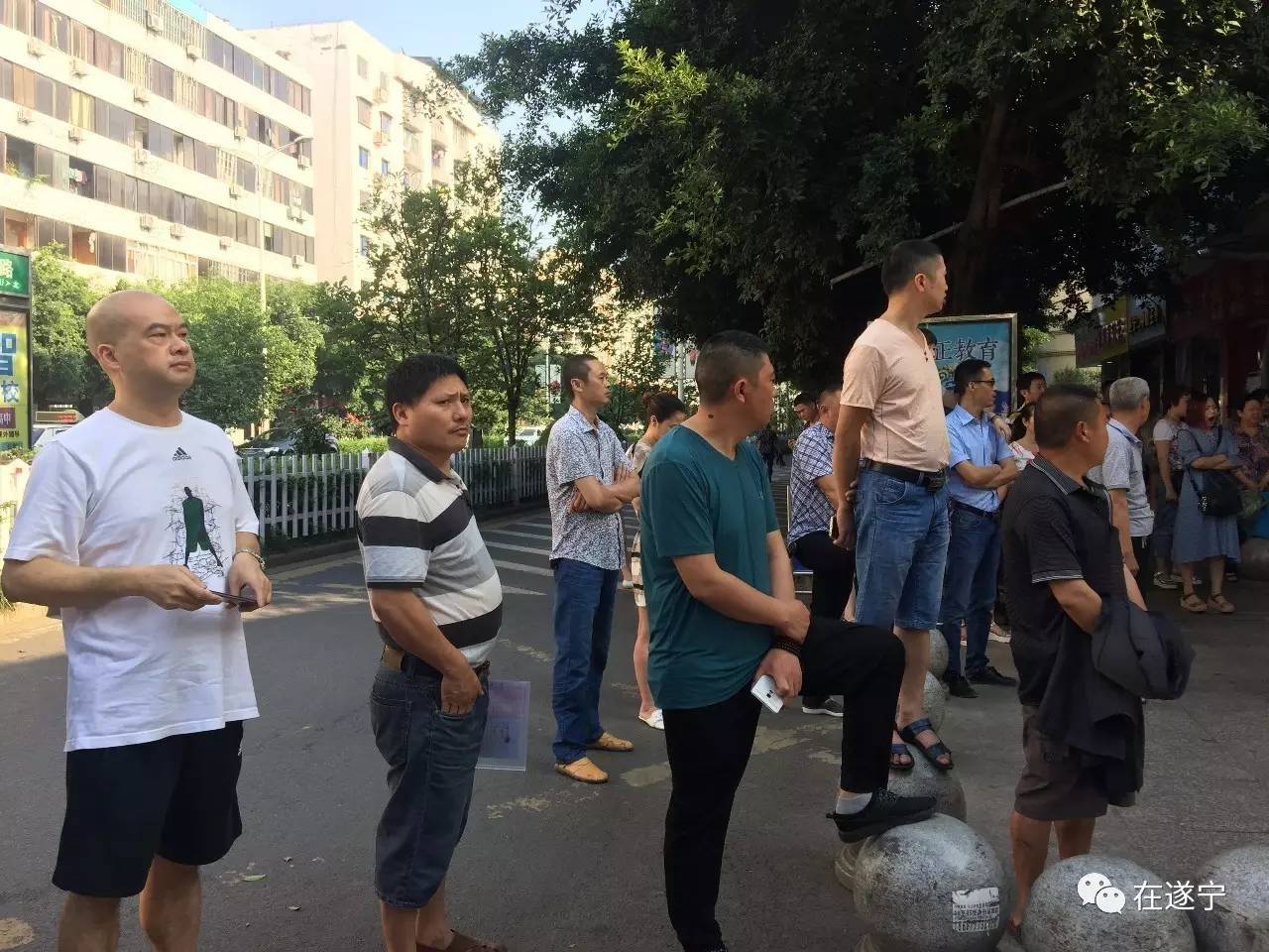 高考首日！2017遂宁高考现场有这些暖心故事！考生们，加油！