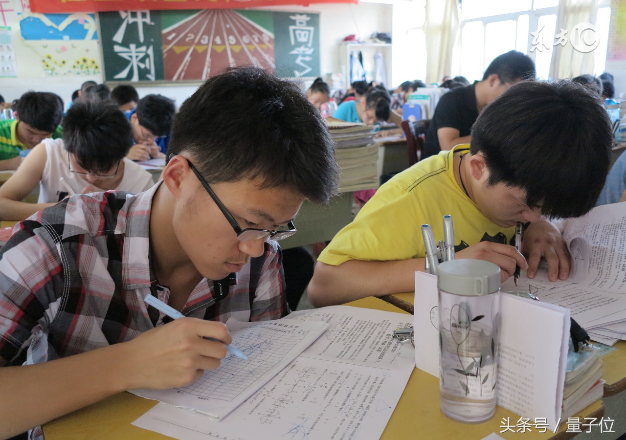 直击高考人机大战：技术、争议与人族胜利