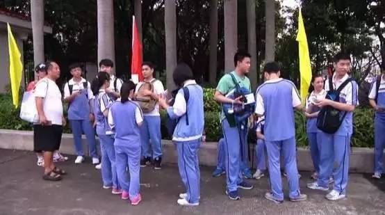 王俊凯高考粉丝疯狂陪复习，还是珠海的交警蜀黍最给力！