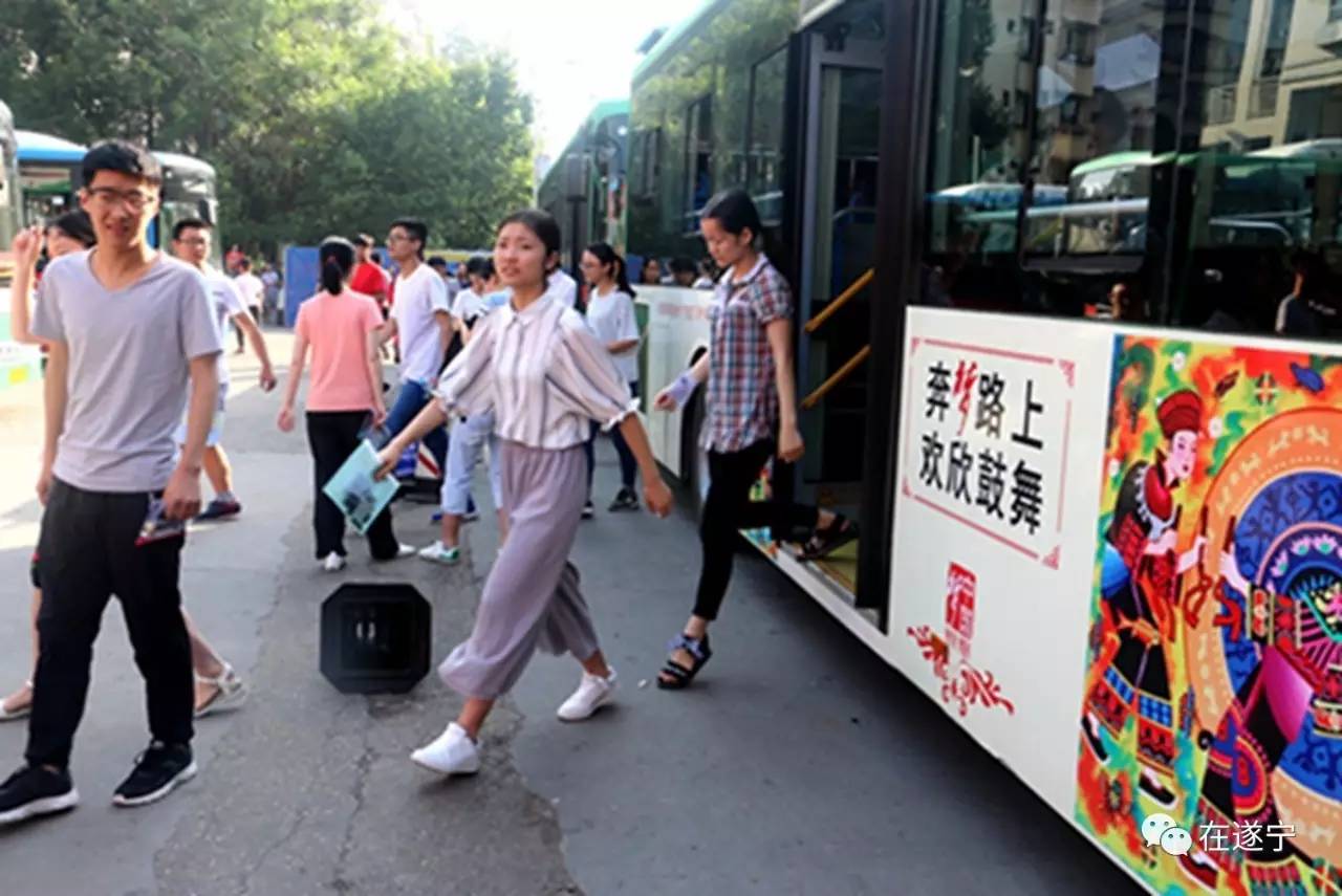 高考首日！2017遂宁高考现场有这些暖心故事！考生们，加油！