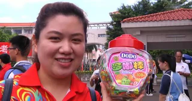 王俊凯高考粉丝疯狂陪复习，还是珠海的交警蜀黍最给力！