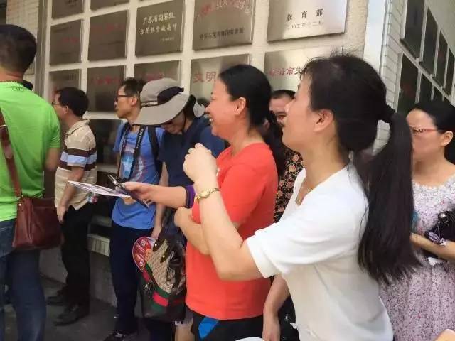 王俊凯高考粉丝疯狂陪复习，还是珠海的交警蜀黍最给力！