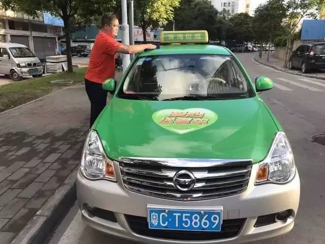 王俊凯高考粉丝疯狂陪复习，还是珠海的交警蜀黍最给力！