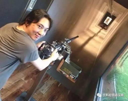 当“王校长”开始卖饮料，这事儿居然比高考还热闹……