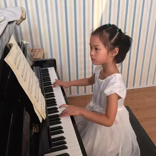 舞蹈、美术、钢琴、英语、架子鼓 面对满当当的培训班，孩子啥反应？