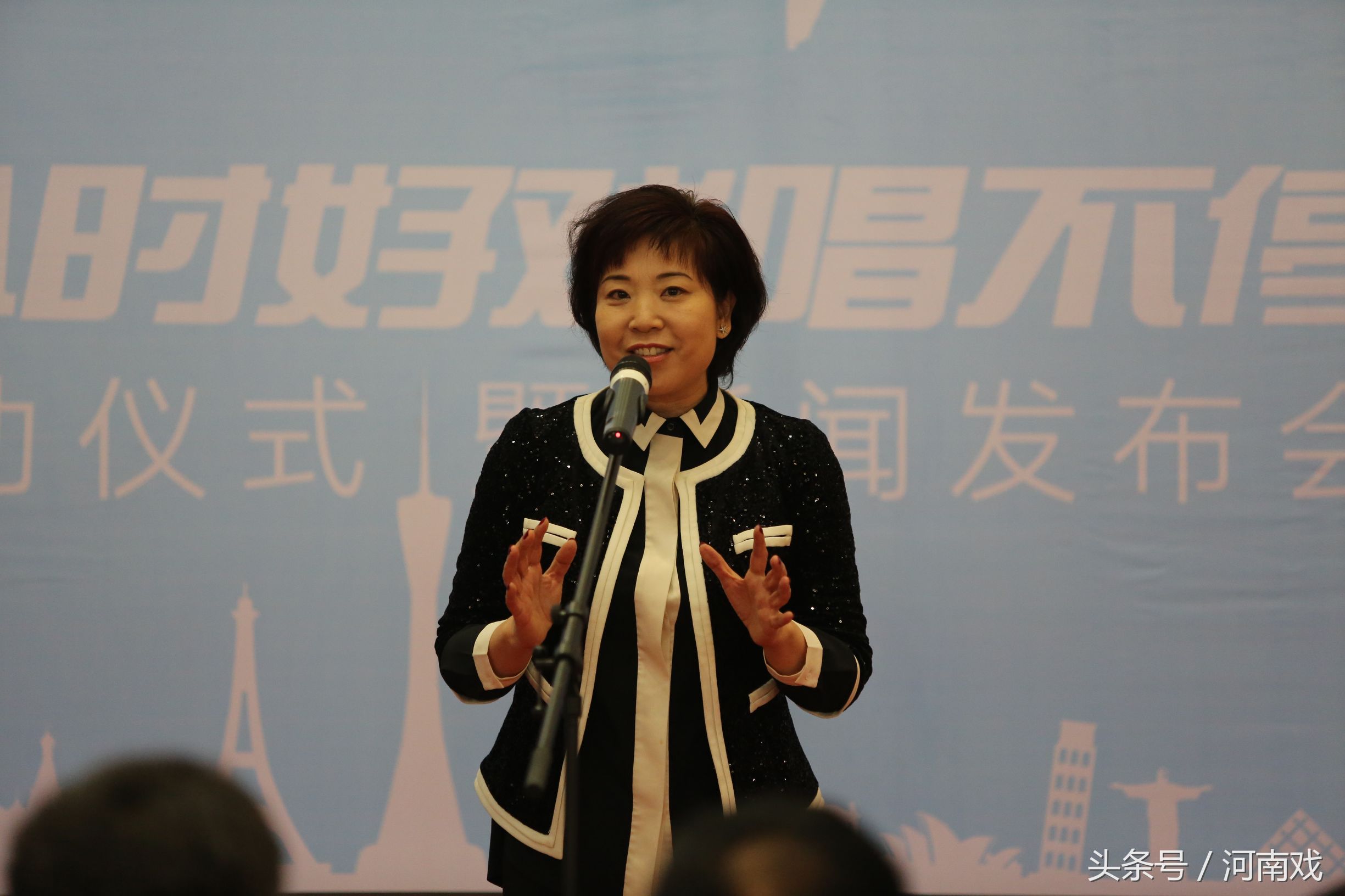 主持专业戏曲节目20余年，河南这个美女主播在不断挑战自我！